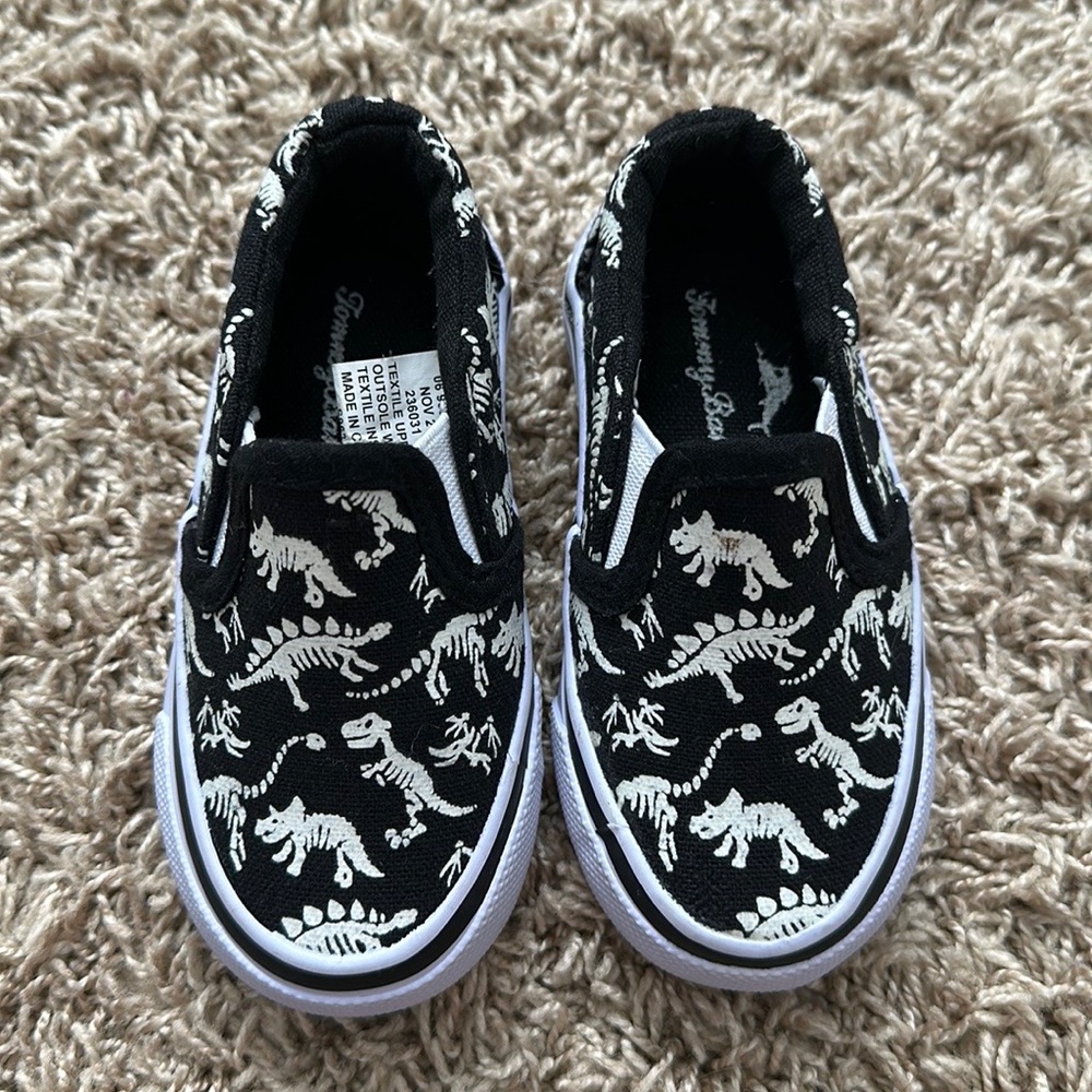 Tommy Bahama Black & White Glow in the Dark Dinosaur Slip on Sneaker toddler 5